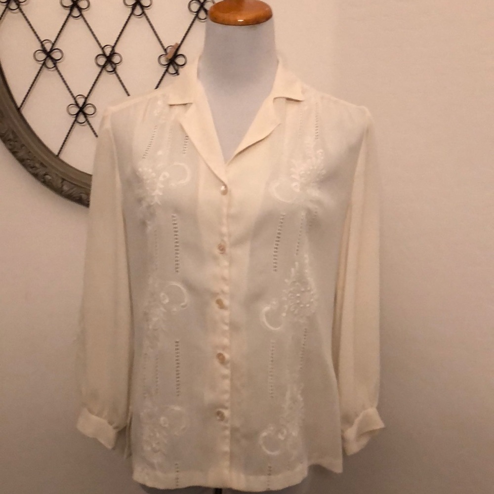 Three Flaggs ivory button down blouse medium